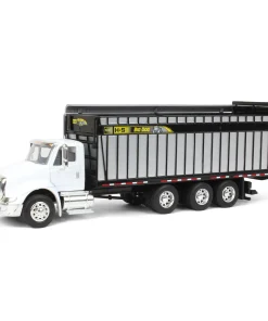 1/64 White International 8600 with H&S Big Dog 1226 Forage Box