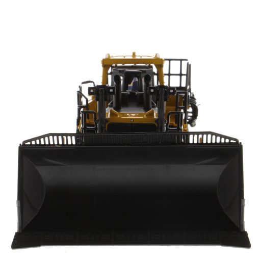 1:64 Cat® D11 Dozer with 2 Blades and Rear Rippers, Metal Construction Series - Image 18