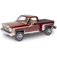Revell 85-4486 1976 Chevy Sport Stepside Pickup 4x4 Model Truck Kit 1:24 Scale 102-Piece Skill Level 4 Plastic Model Building Kit
