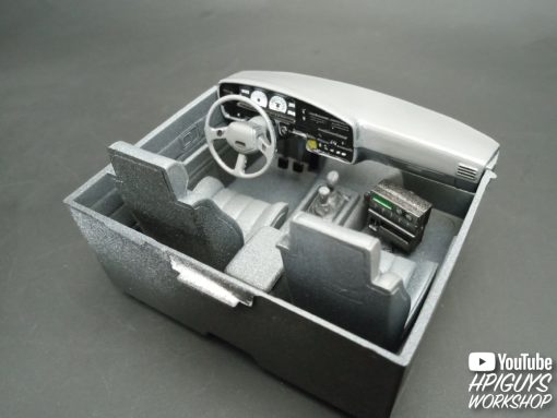 AMT 1992 TOYOTA 4X4 PICKUP 1/20 Scale - Image 12