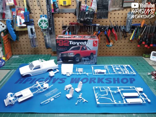 AMT 1992 TOYOTA 4X4 PICKUP 1/20 Scale - Image 16