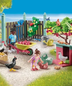 Little chicken farm in the Tiny House garden