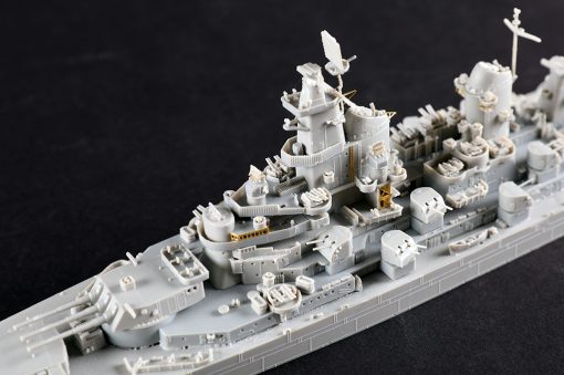Trumpeter 1:700 U.S.S Iowa BB-61 - Image 6