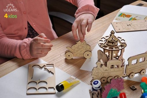 UGears Motorcyclist 3D-puzzle Coloring Model - 8 pieces - Image 2