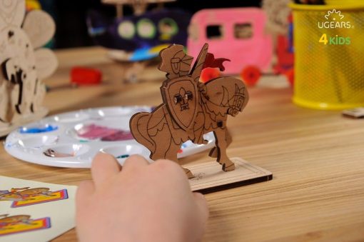 UGears Knight 3D-puzzle Coloring Model - 8 pieces - Image 2