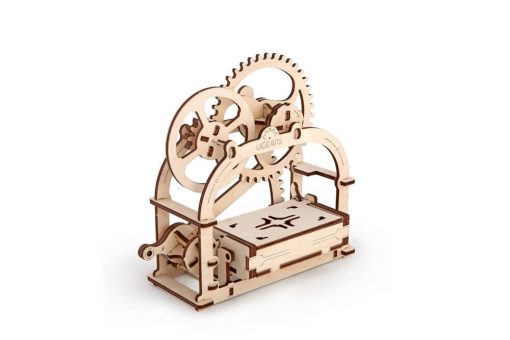 UGears Mechanical Box - Canadian Flag Edition - 61 pieces - Image 2