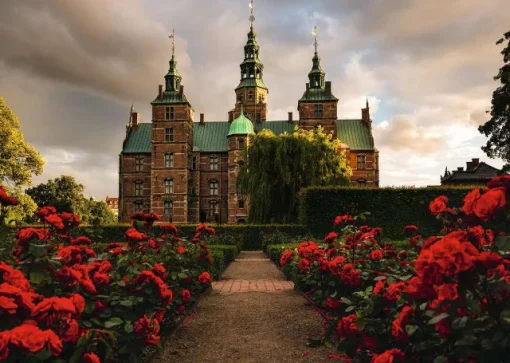 Beautiful Castles - Rosenborg Castle, Denmark - 1000 Pieces Puzzle - Image 2