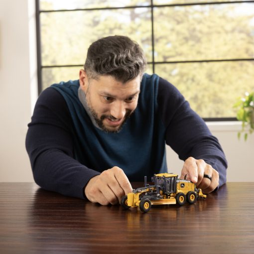 1/50 John Deere - 772 P-Tier Motor Grader - Prestige Collection - Image 5