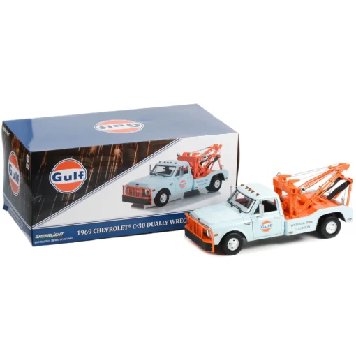 1/18 - 1969 Chevrolet C-30 Dually Wrecker Tow Truck - Gulf Oil - Greenlight - Image 3